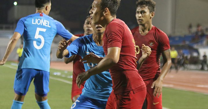Cầu thủ loạn đả nảy lửa trong trận U22 Indonesia đấu U22 Singapore