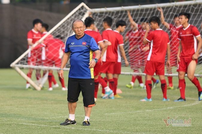 Tuyển Việt Nam bể kế hoạch, HLV Park Hang Seo lo U22 Việt Nam