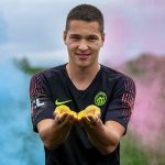 Filip Nguyễn ngồi ngoài, còn cửa khoác áo tuyển Việt Nam